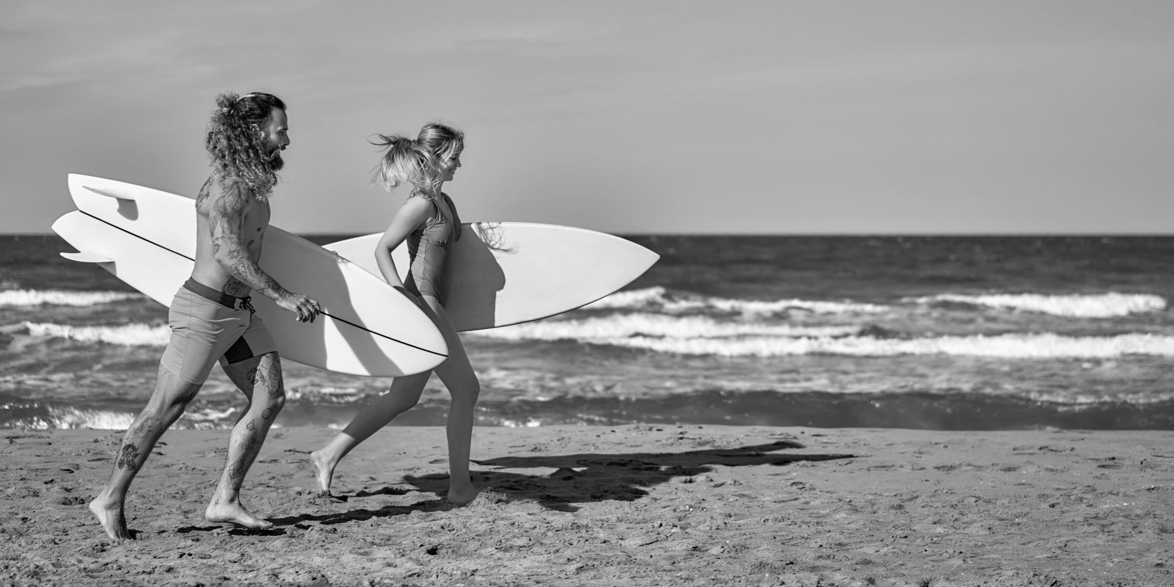 20.couple-of-surfers-on-the-beach-2023-05-10-15-11-33-utc